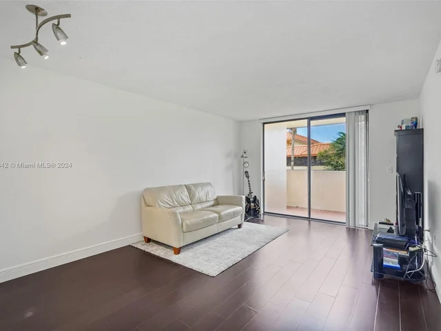 7401 NW 16th St # 308, Plantation FL 33313