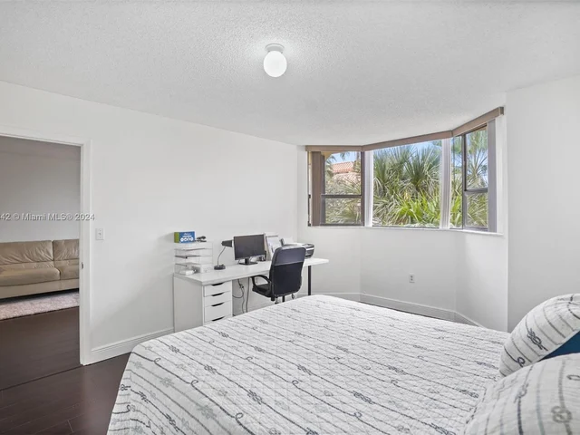 7401 NW 16th St # 308, Plantation FL 33313