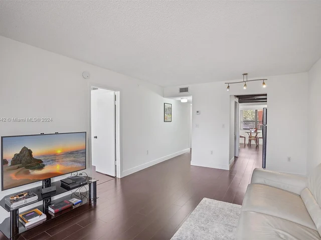 7401 NW 16th St # 308, Plantation FL 33313