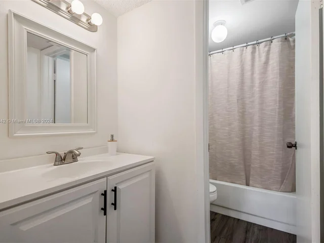 7401 NW 16th St # 308, Plantation FL 33313