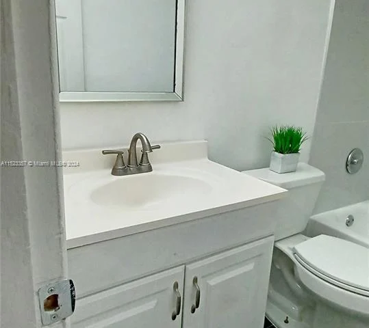 11195 SW 1st St # 320, Sweetwater FL 33174