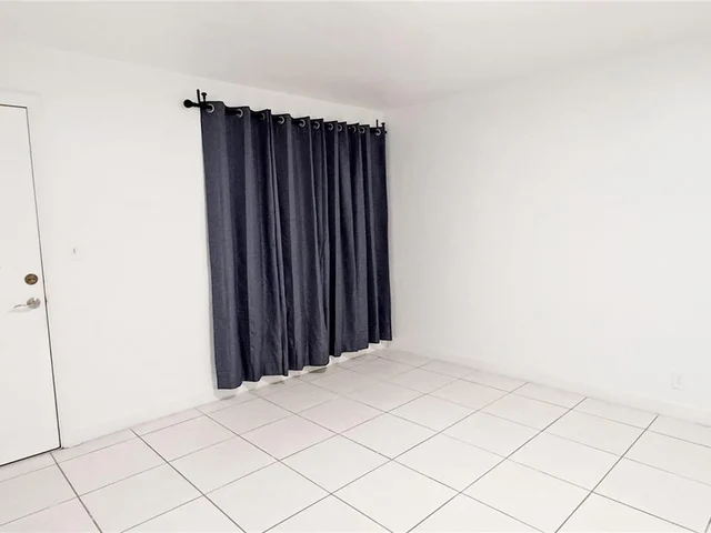 11195 SW 1st St # 320, Sweetwater FL 33174