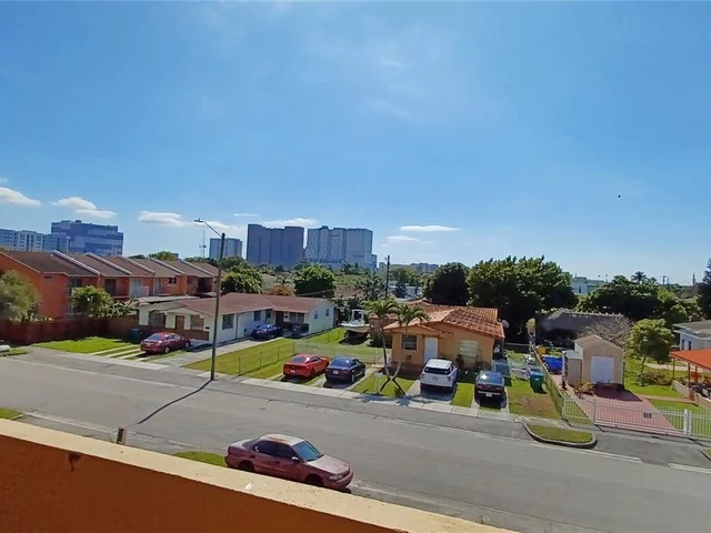 11195 SW 1st St # 320, Sweetwater FL 33174