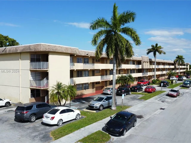 11195 SW 1st St # 320, Sweetwater FL 33174