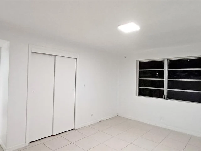 11195 SW 1st St # 320, Sweetwater FL 33174