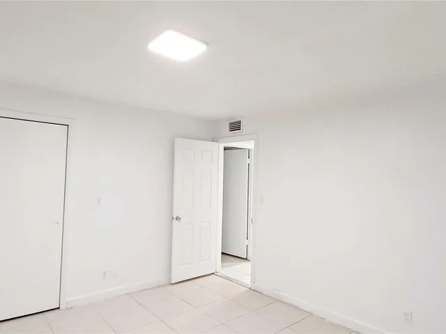 11195 SW 1st St # 320, Sweetwater FL 33174