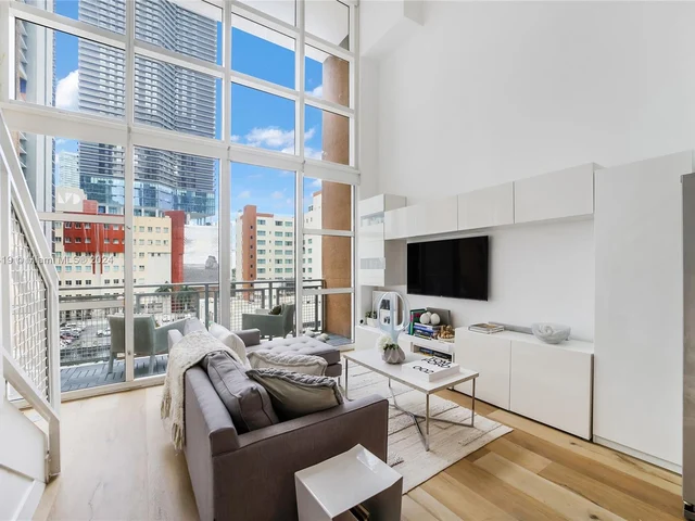 244 Biscayne Blvd # 446, Miami FL 33132