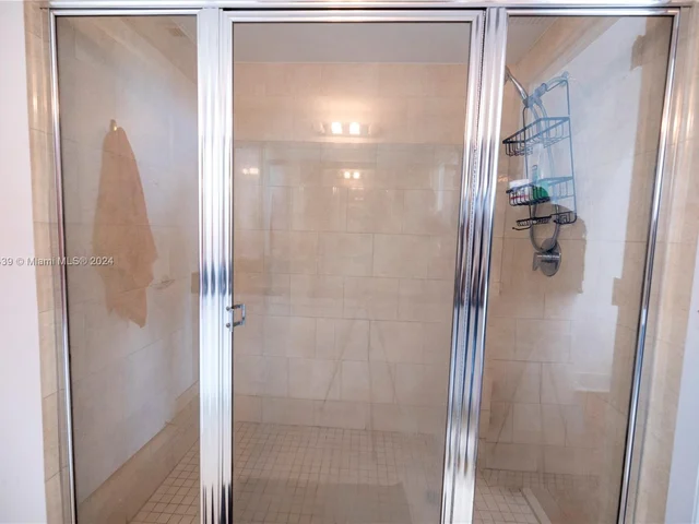 90 SW 3rd St, Miami FL 33130