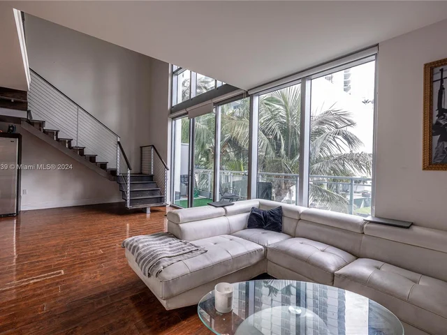 90 SW 3rd St, Miami FL 33130