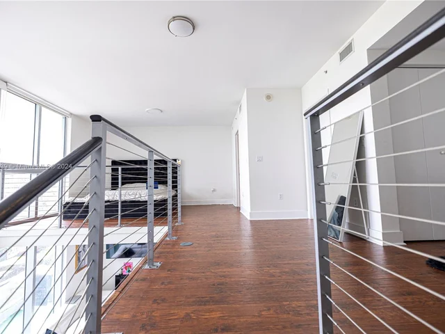 90 SW 3rd St, Miami FL 33130