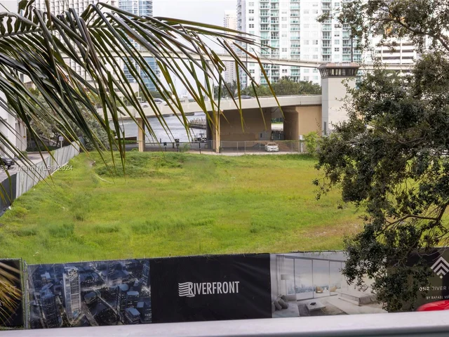 90 SW 3rd St, Miami FL 33130