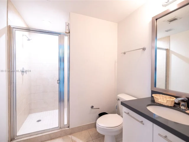 90 SW 3rd St, Miami FL 33130