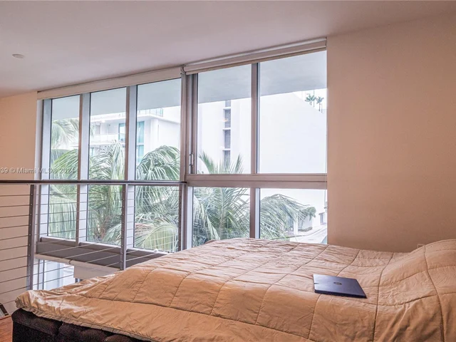 90 SW 3rd St, Miami FL 33130