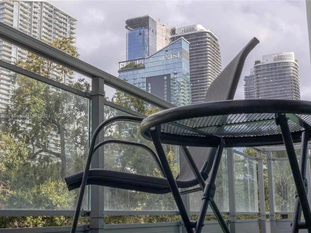 90 SW 3rd St, Miami FL 33130