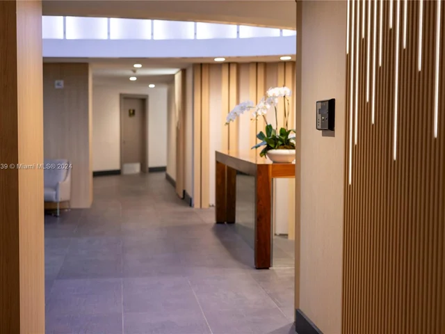 90 SW 3rd St, Miami FL 33130