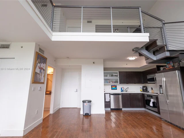 90 SW 3rd St, Miami FL 33130