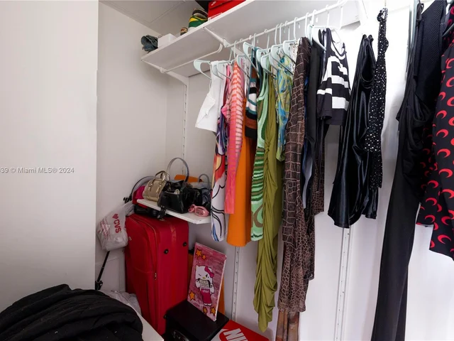 90 SW 3rd St, Miami FL 33130