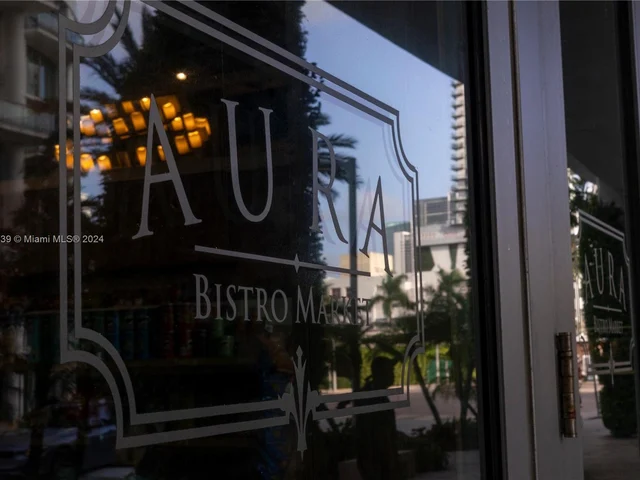 90 SW 3rd St, Miami FL 33130