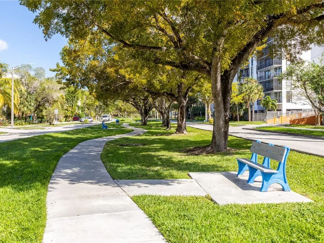 2450 NE 135th St # 1009, North Miami FL 33181