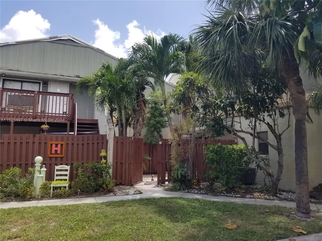 23 Crossing Circle # A, Boynton Beach FL 33435
