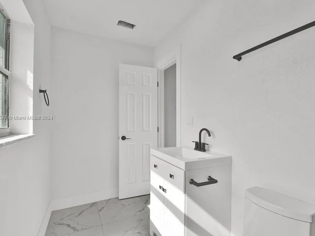 21130 NW 39th Ave, Miami Gardens FL 33055