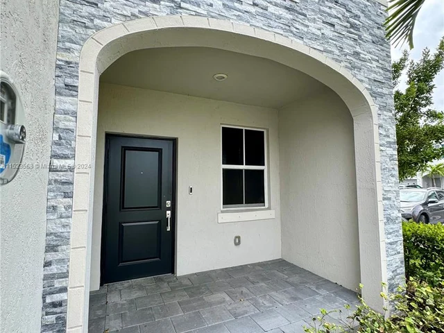 2604 SE 11th Ct, Homestead FL 33035