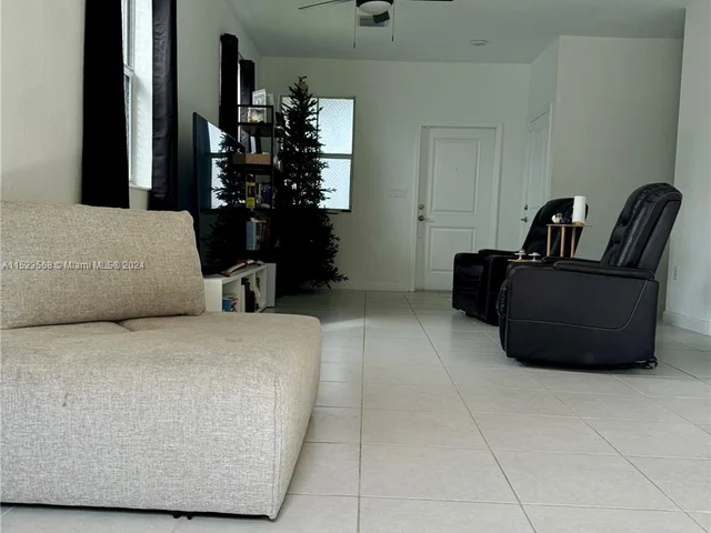 2604 SE 11th Ct, Homestead FL 33035