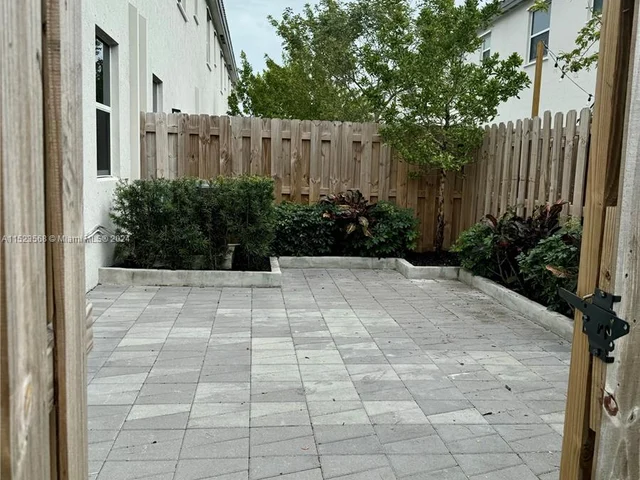 2604 SE 11th Ct, Homestead FL 33035