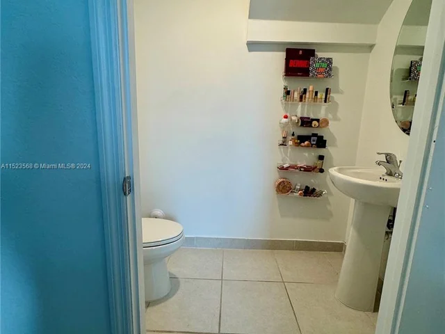 2604 SE 11th Ct, Homestead FL 33035