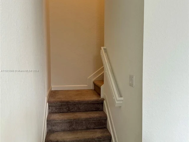 2604 SE 11th Ct, Homestead FL 33035