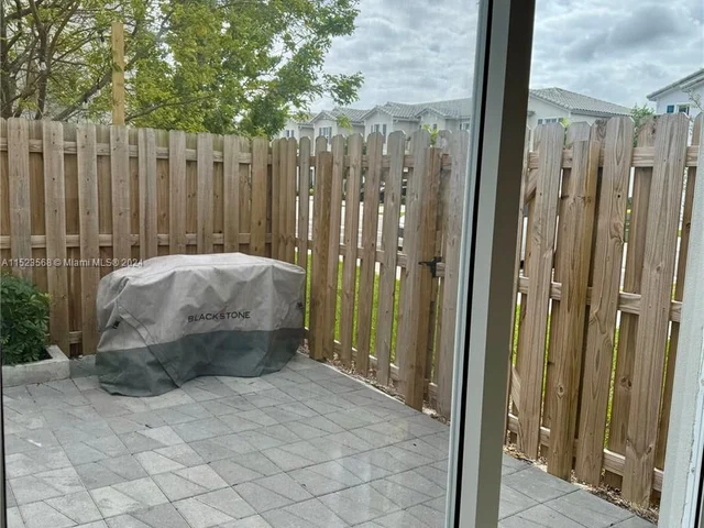 2604 SE 11th Ct, Homestead FL 33035