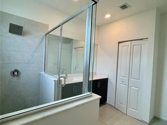 2604 SE 11th Ct, Homestead FL 33035