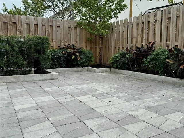 2604 SE 11th Ct, Homestead FL 33035