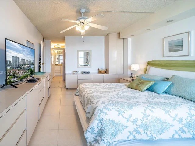 3800 S Ocean Dr # 721, Hollywood FL 33019