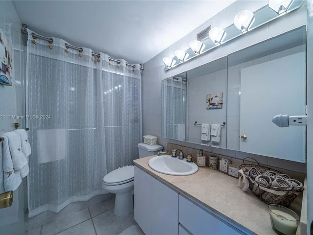 3800 S Ocean Dr # 721, Hollywood FL 33019