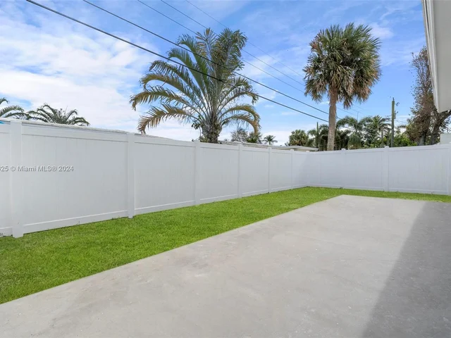 700 NE 23rd Ave # 1, Pompano Beach FL 33062