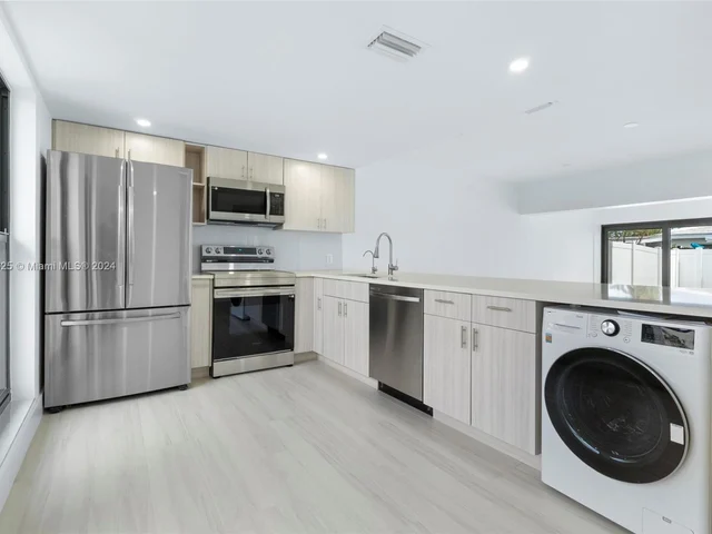 700 NE 23rd Ave # 1, Pompano Beach FL 33062