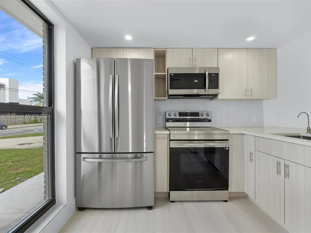 700 NE 23rd Ave # 1, Pompano Beach FL 33062