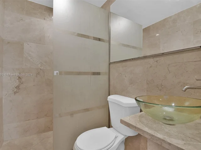 612 15th St # 8, Miami Beach FL 33139