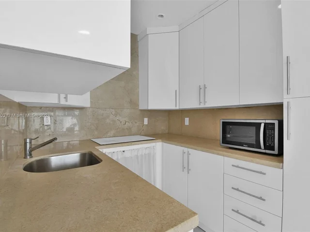 612 15th St # 11, Miami Beach FL 33139