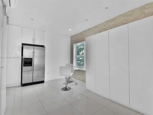 612 15th St # 11, Miami Beach FL 33139