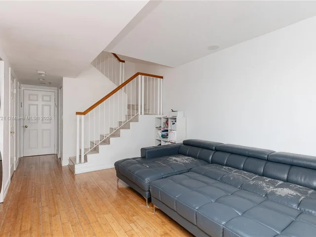 401 Poinciana Dr # 1225, Sunny Isles Beach FL 33160