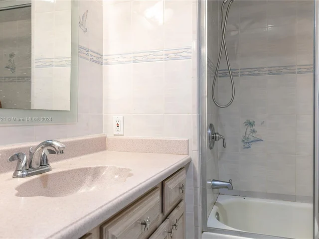 401 Poinciana Dr # 1225, Sunny Isles Beach FL 33160