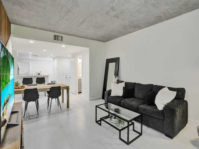 912 Sevilla Cir, Weston FL 33326