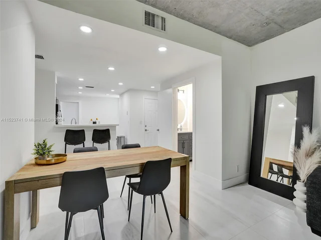 912 Sevilla Cir, Weston FL 33326