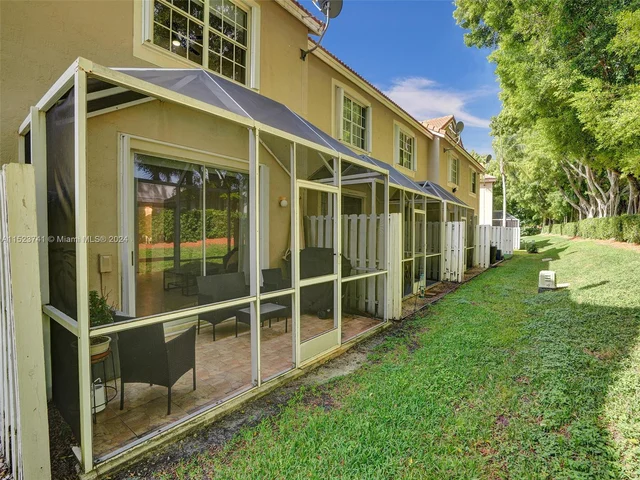 912 Sevilla Cir, Weston FL 33326