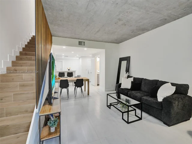 912 Sevilla Cir, Weston FL 33326