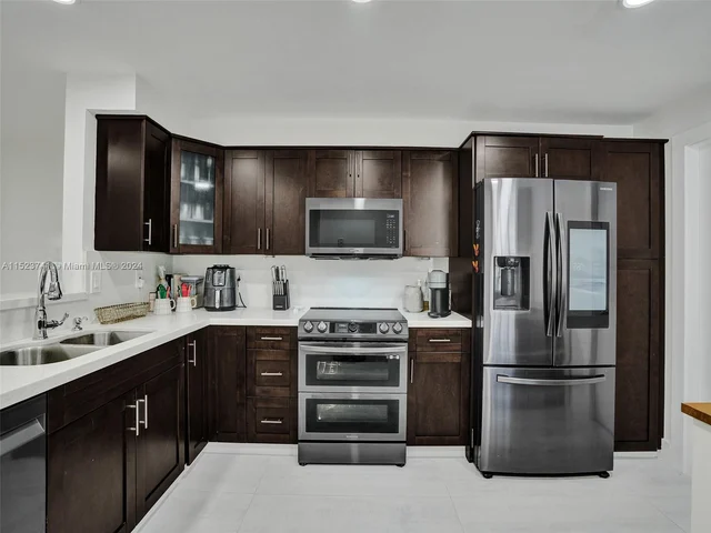 912 Sevilla Cir, Weston FL 33326