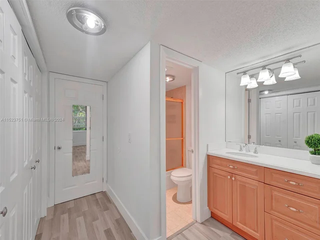 9440 Live Oak Pl # 401, Davie FL 33324