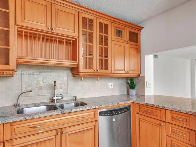 9440 Live Oak Pl # 401, Davie FL 33324